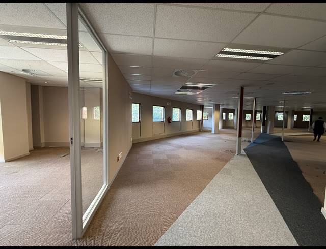 555M² OFFICE TO LET IN PARKTOWN